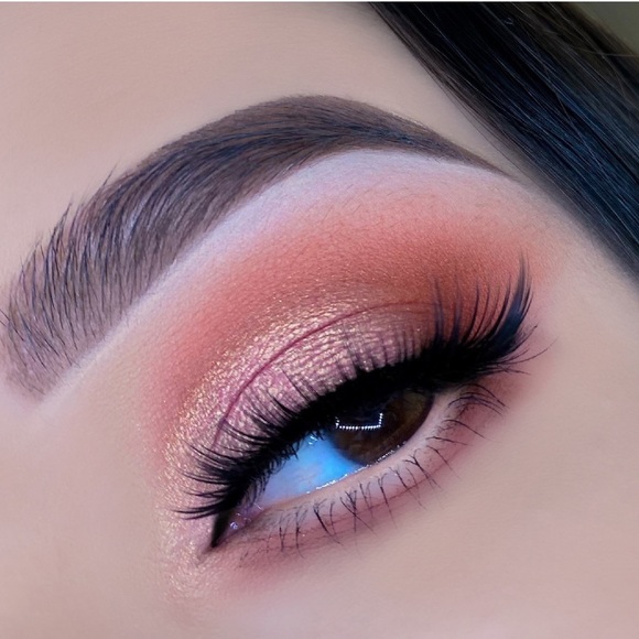 💕 2/&20 BNIB - Violet Voss - Wildflower palette - Picture 5 of 6